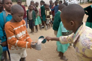 zimbabwe-children eat akpan a traditional fermented food