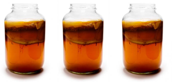 Kefirul de apă vs. Kombucha devine mai greu de dezbătut cu imagini frumoase! 