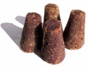 Jaggery, piloncillo, muscovado, turbinado, demerara and other types of brown sugars may be used for brewing Kombucha